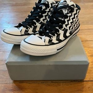 Converse Madison Mid Zigzag White Black Women’s Size 6.5 Mid Top